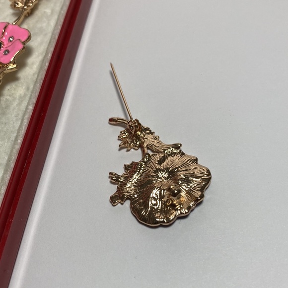 Brooch enamel flower vintage set. Beautifully painted 4x3cm diameter - Picture 5 of 7